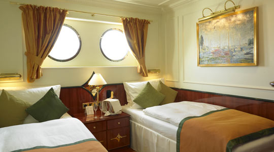 royal crown deluxe cabin